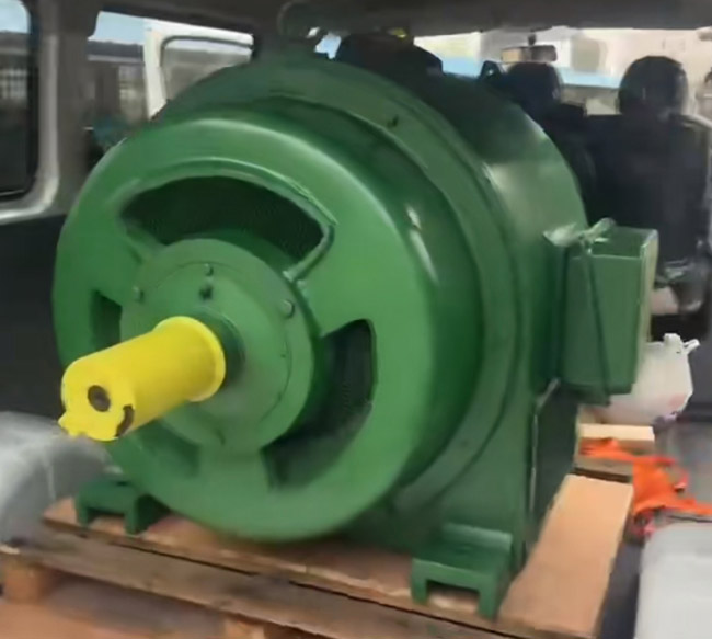 圖為正在出庫的西安西瑪JS系列高壓電機(jī)照片 圖為正在出庫的西安西瑪JS系列高壓電機(jī)照片